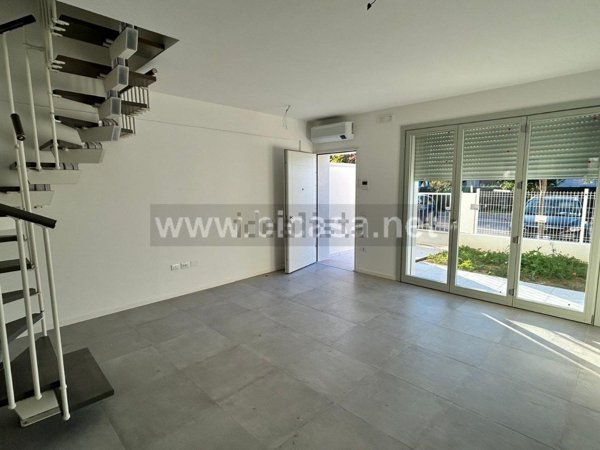casa indipendente in vendita a Pesaro in zona Vismara