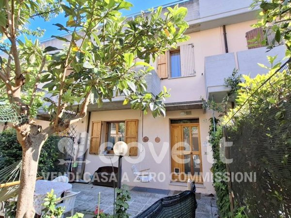 casa indipendente in vendita a Pesaro in zona Novilara