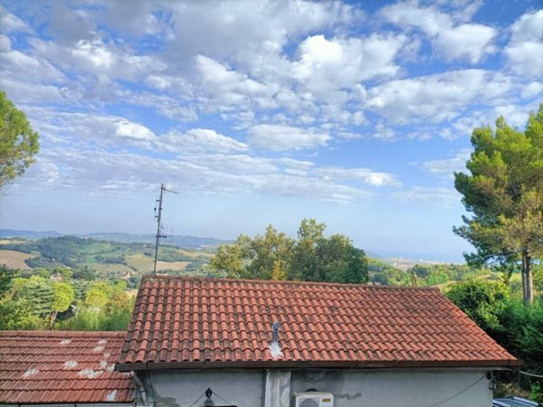 casa indipendente in vendita a Pesaro in zona Candelara