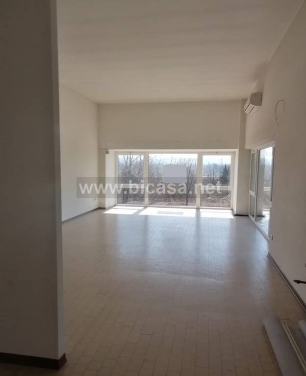 negozio in vendita a Pesaro in zona Tre Ponti