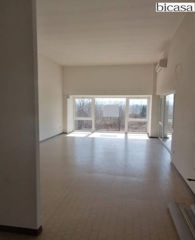 negozio in vendita a Pesaro in zona Tre Ponti