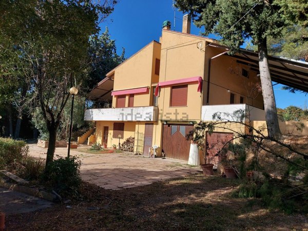 casa indipendente in vendita a Pesaro