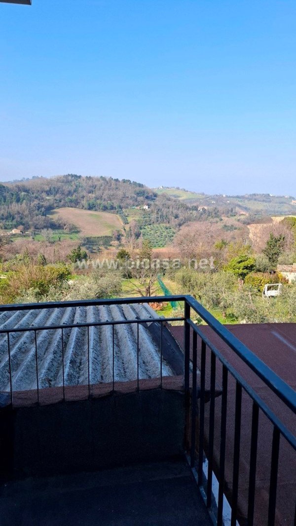casa indipendente in vendita a Pesaro in zona Ginestreto