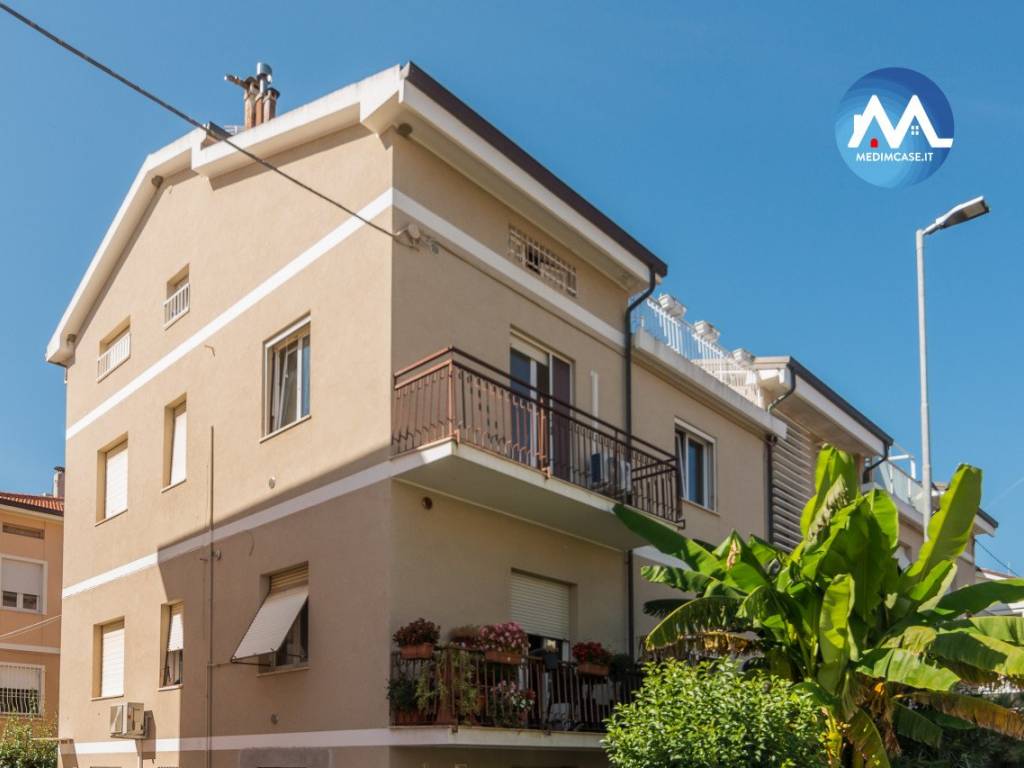 appartamento in vendita a Pesaro in zona Baia Flaminia