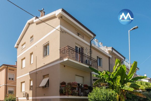 appartamento in vendita a Pesaro in zona Baia Flaminia