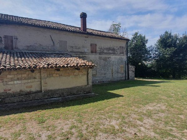 casa indipendente in vendita a Pesaro in zona Novilara