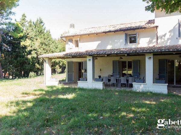 casa indipendente in vendita a Pesaro in zona Fiorenzuola di Focara