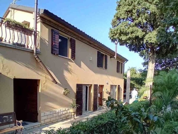 casa indipendente in vendita a Pesaro in zona Tre Ponti