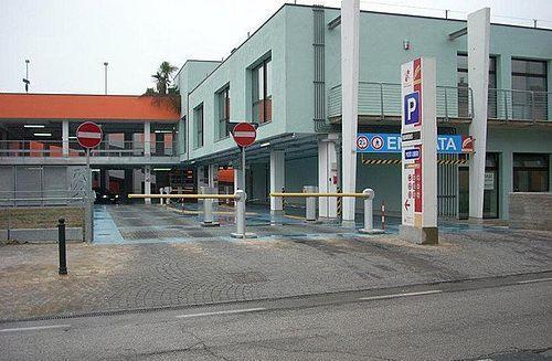 negozio in vendita a Pesaro in zona Mare