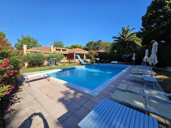 casa indipendente in vendita a Pesaro in zona Montegranaro