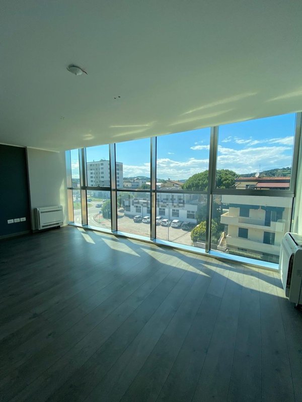 ufficio in vendita a Pesaro