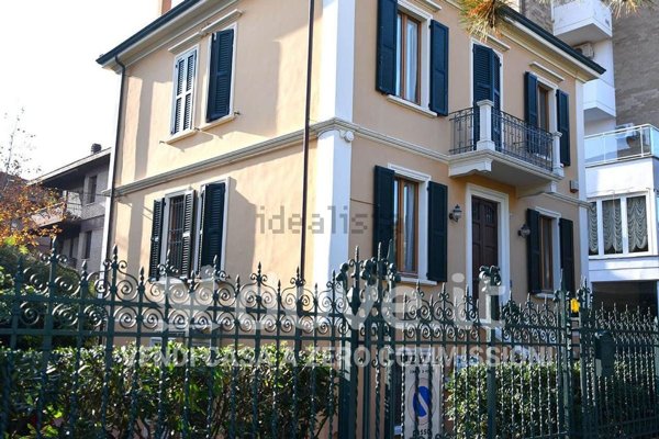 casa indipendente in vendita a Pesaro in zona Mare