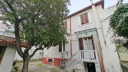 casa indipendente in vendita a Pesaro in zona Centro Città
