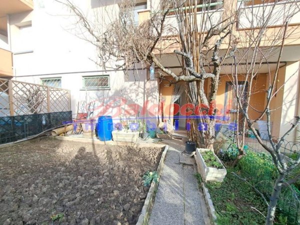 casa indipendente in vendita a Pesaro in zona Novilara