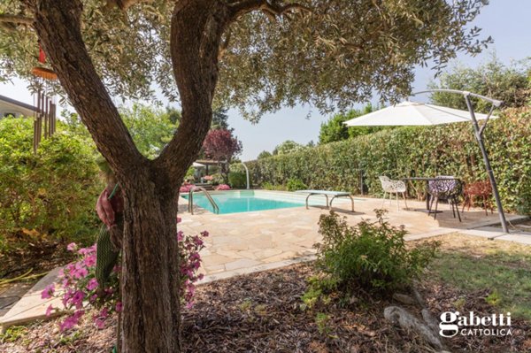 casa indipendente in vendita a Pesaro in zona Centro Città