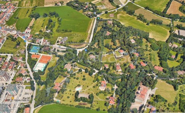 terreno edificabile in vendita a Pesaro