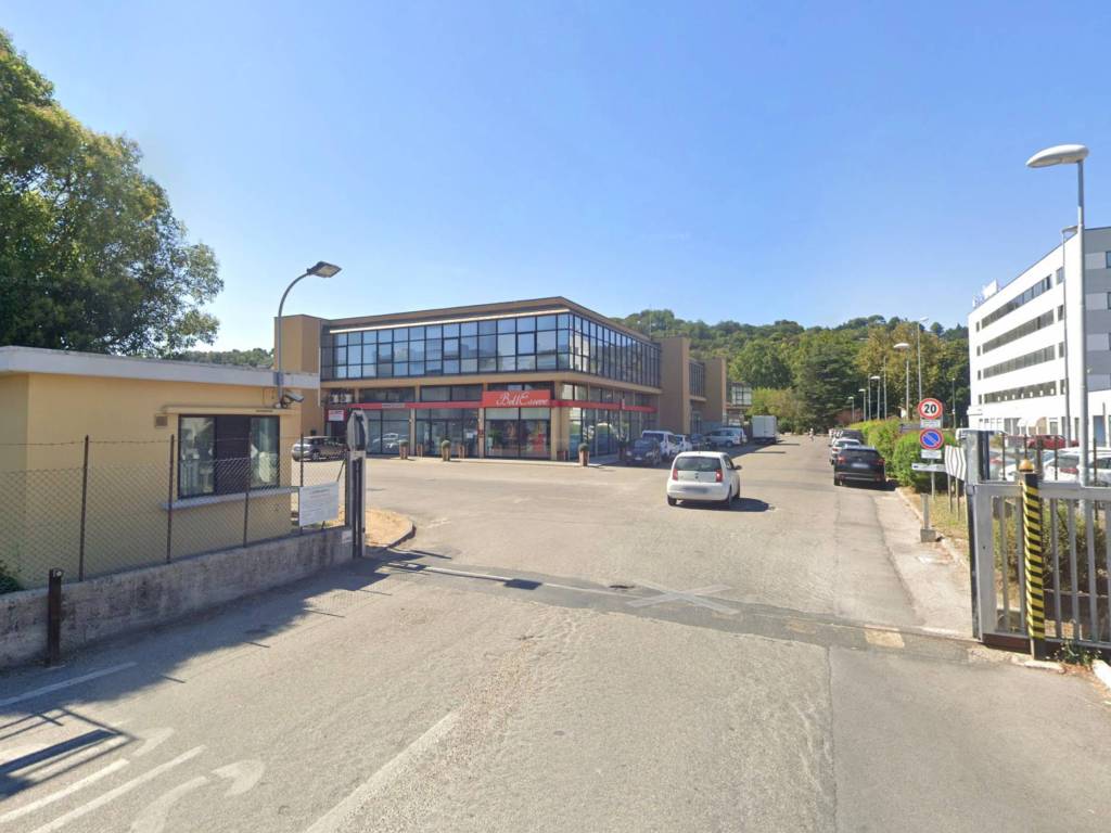 negozio in vendita a Pesaro in zona Cattabrighe