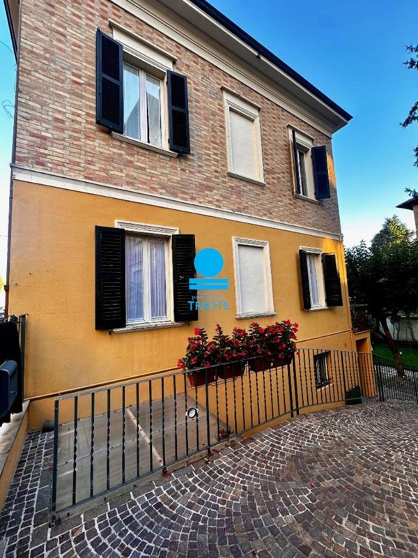 casa indipendente in vendita a Pesaro