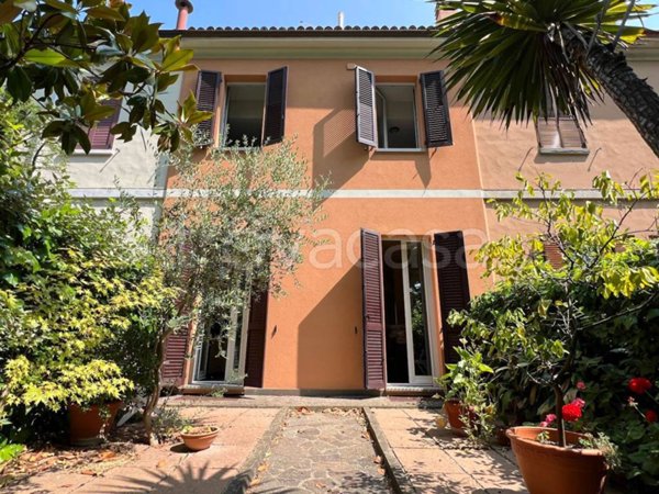 casa indipendente in vendita a Pesaro in zona Mare