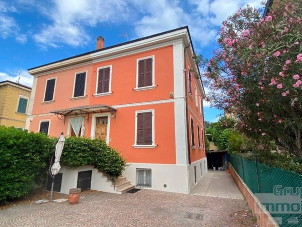 casa indipendente in vendita a Pesaro in zona Mare