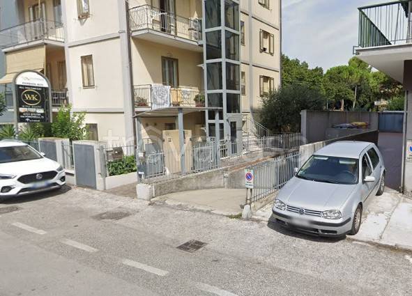 locale commerciale in vendita a Pesaro in zona Pantano
