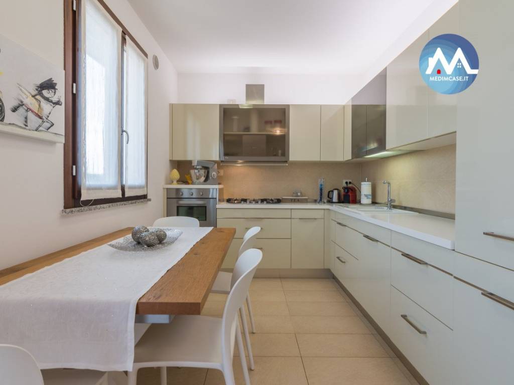 appartamento in vendita a Pesaro in zona Santa Veneranda