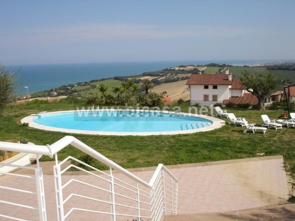 villa in vendita a Pesaro in zona Mare