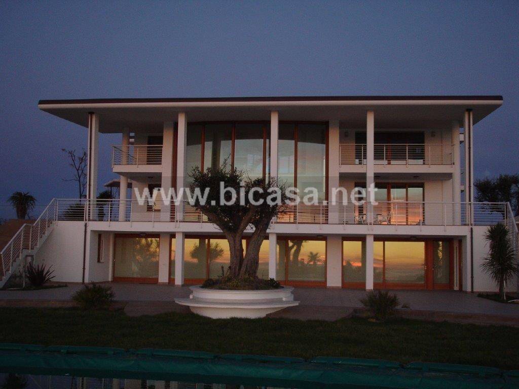 villa in vendita a Pesaro in zona Mare