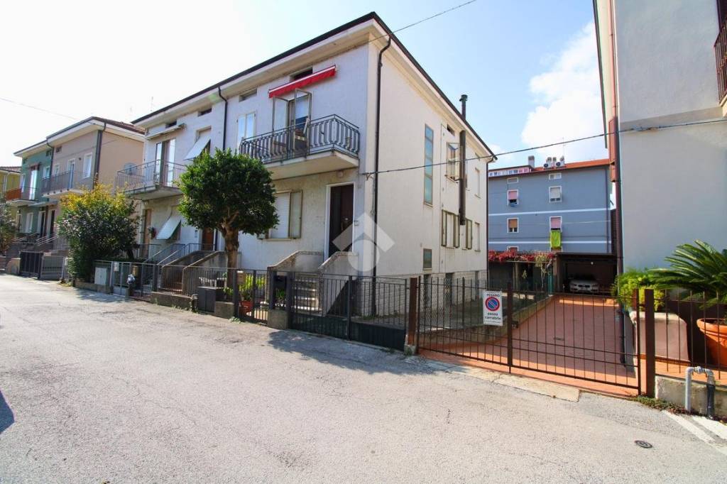 casa indipendente in vendita a Pesaro in zona Pantano