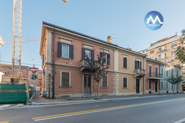 casa indipendente in vendita a Pesaro in zona Centro Città