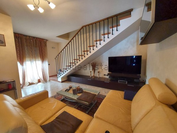 casa indipendente in vendita a Pesaro in zona Mare
