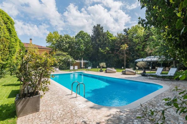 casa indipendente in vendita a Pesaro in zona Centro Città