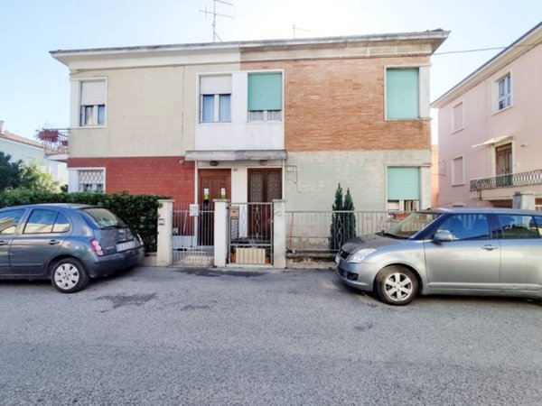 casa indipendente in vendita a Pesaro in zona Loreto