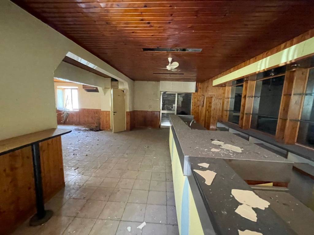 negozio in vendita a Pesaro in zona Cattabrighe