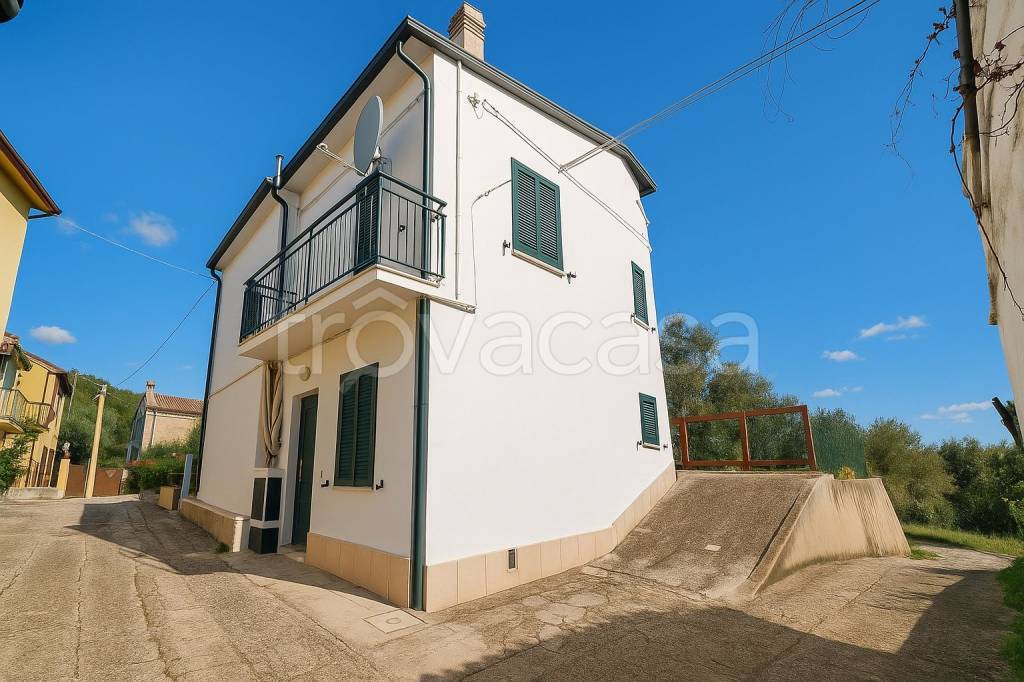 casa indipendente in vendita a Pesaro in zona Trebbiantico