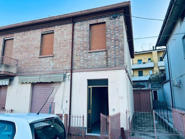 casa indipendente in vendita a Pesaro in zona Cattabrighe