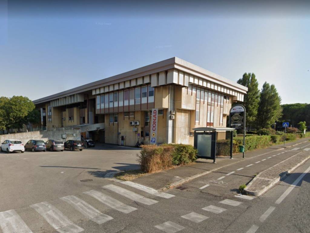 negozio in vendita a Pesaro in zona Santa Veneranda