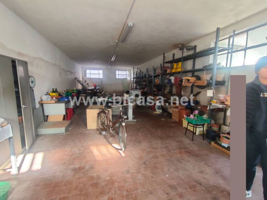 locale commerciale in vendita a Pesaro