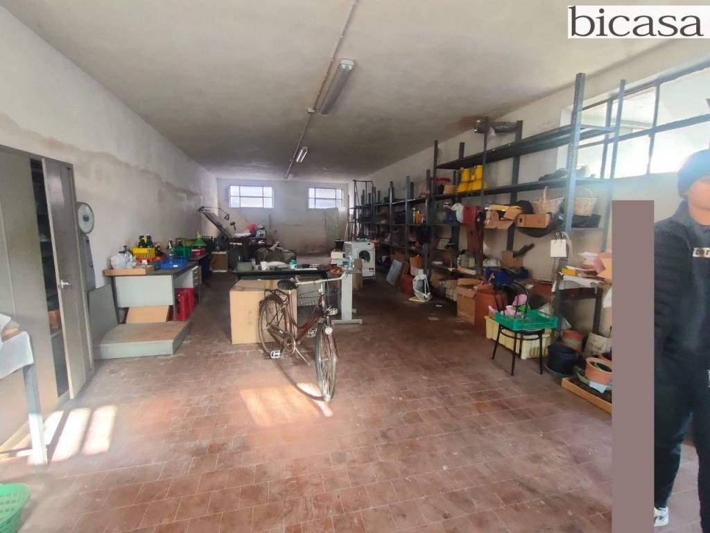 locale commerciale in vendita a Pesaro