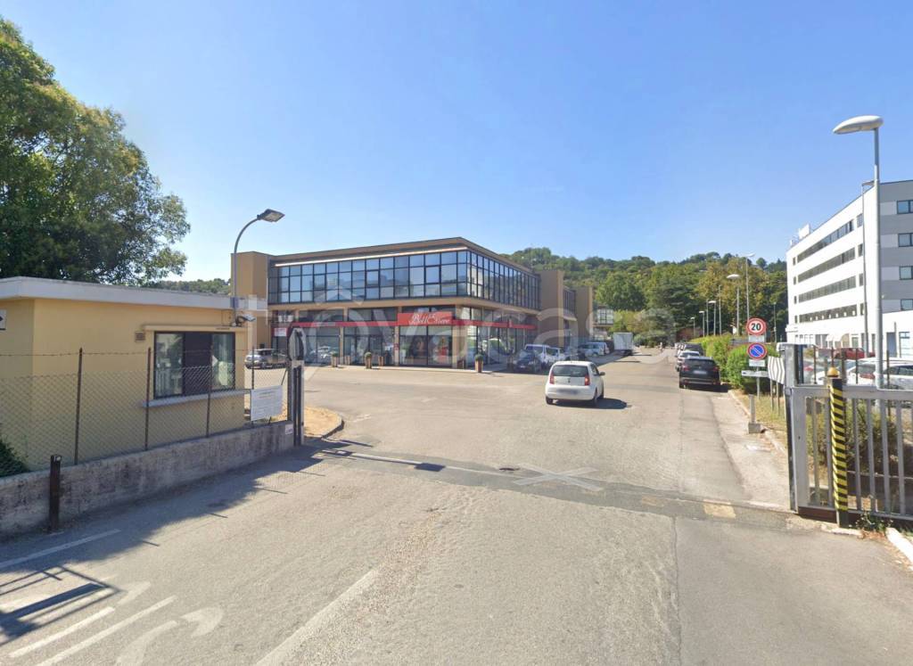 negozio in vendita a Pesaro in zona Tre Ponti
