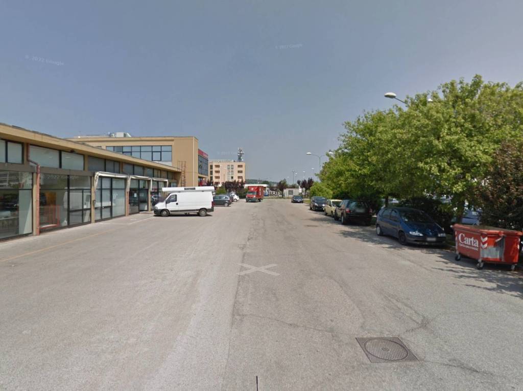 negozio in vendita a Pesaro in zona Tre Ponti