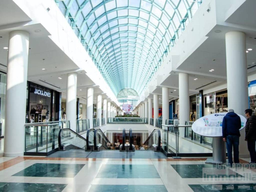 negozio in vendita a Pesaro in zona Pantano