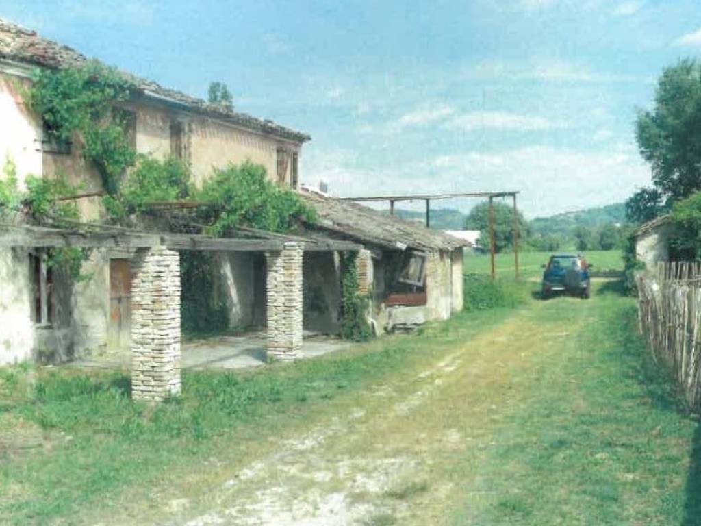 casa indipendente in vendita a Pesaro in zona Cattabrighe