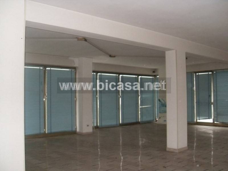 negozio in vendita a Pesaro in zona Pantano