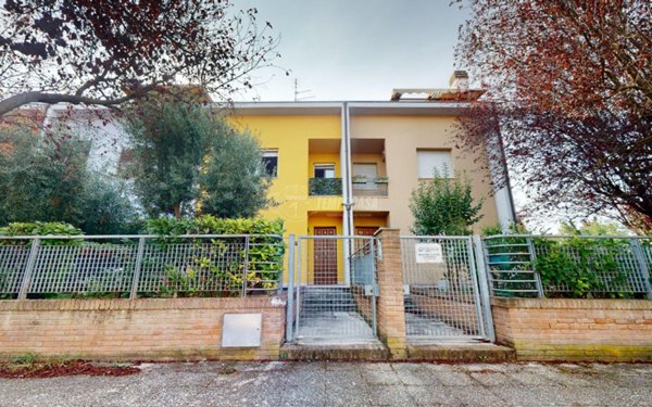 casa indipendente in vendita a Pesaro in zona Santa Veneranda