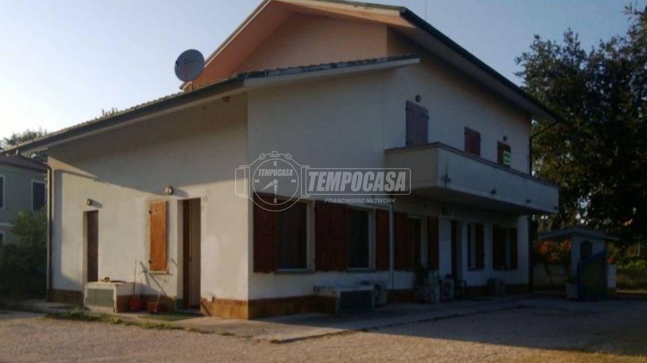casa indipendente in vendita a Pesaro in zona Santa Veneranda