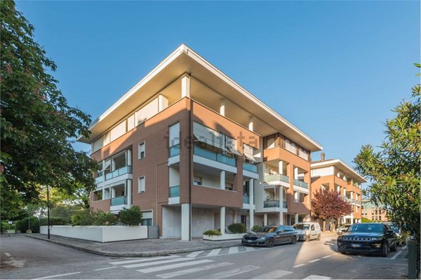 appartamento in vendita a Pesaro in zona Baia Flaminia