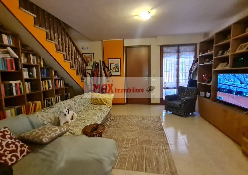 appartamento in vendita a Pesaro in zona Trebbiantico