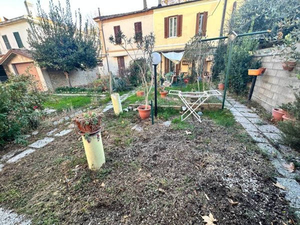 casa indipendente in vendita a Pesaro in zona Pantano