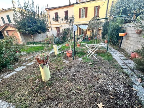 casa indipendente in vendita a Pesaro in zona Pantano